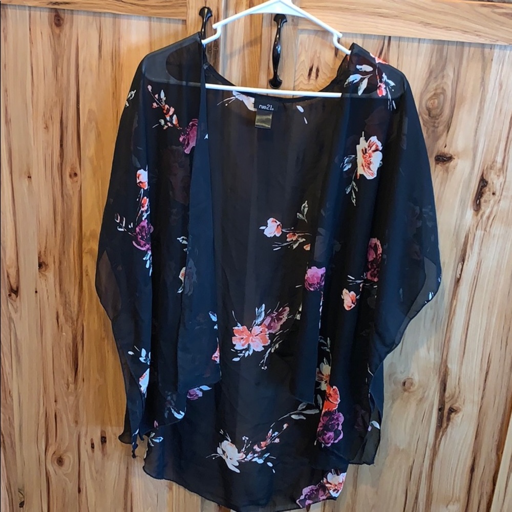 NWOT Rue21 Black Floral Kimono, M